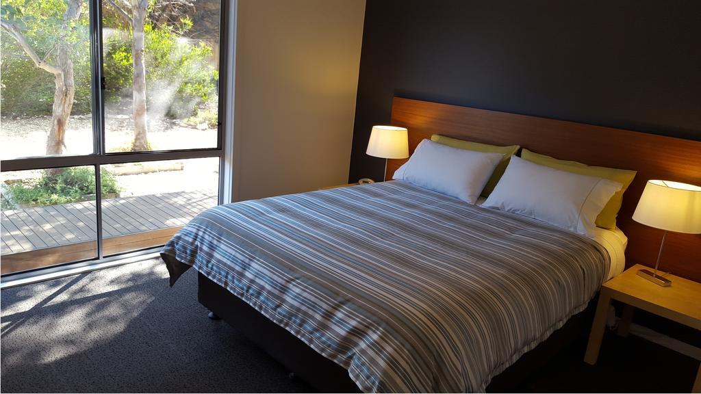 Вилла Coorong Waterfront Retreat Meningie Экстерьер фото
