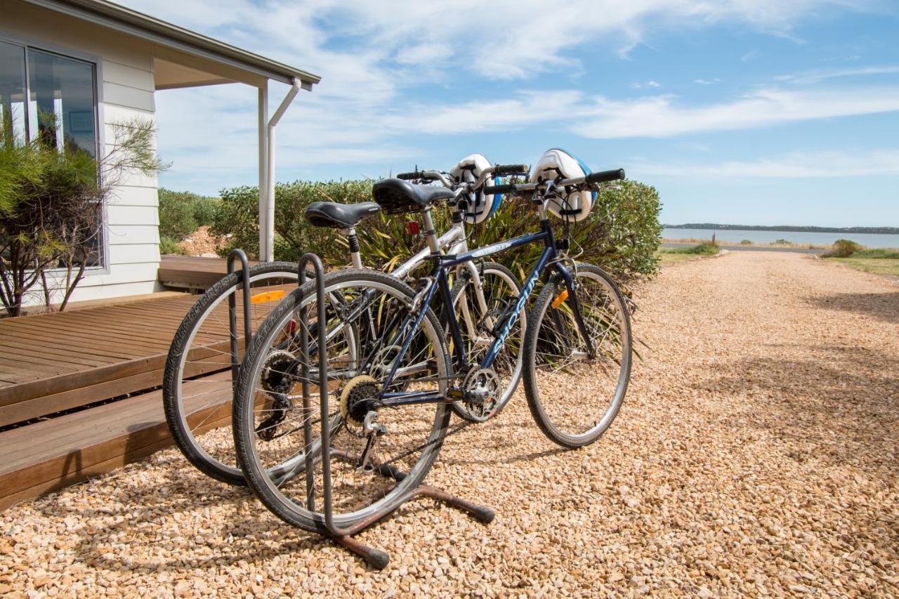 Вилла Coorong Waterfront Retreat Meningie Экстерьер фото
